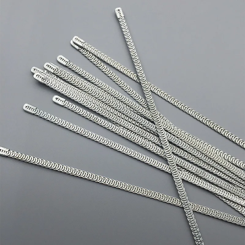 8904581238_722347721