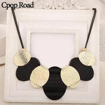 

Cpop Exaggeration Oval Vintage Neckalce for Women Shiny Gold Pendant Leather Belt Statement Necklace Personality Jewelry