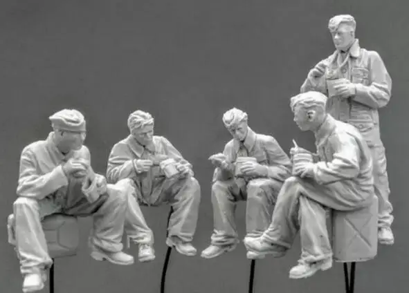 

1/35 Resin Kits Soldiers In Rest 5pcs/set Not assembled Uncolored