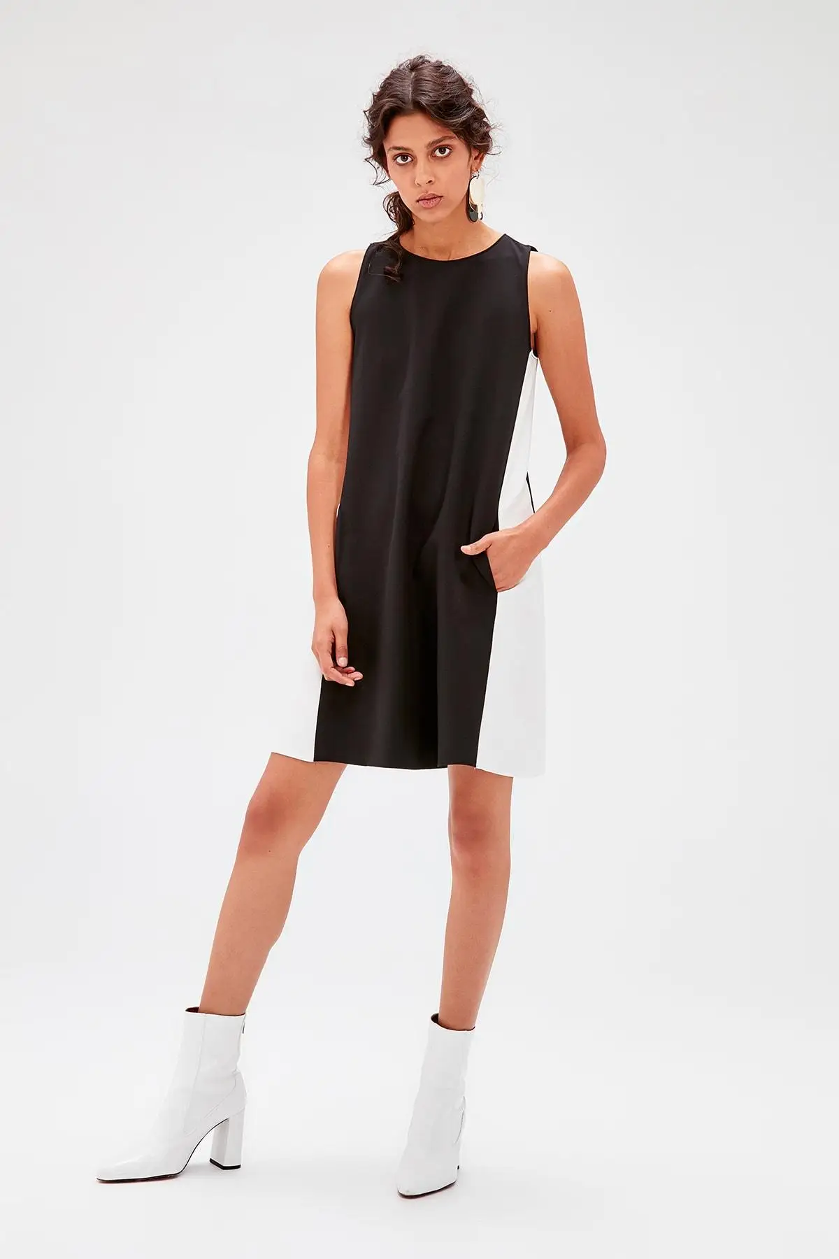 

Trendyol Black With Color Block Dress TWOAW20EL0732