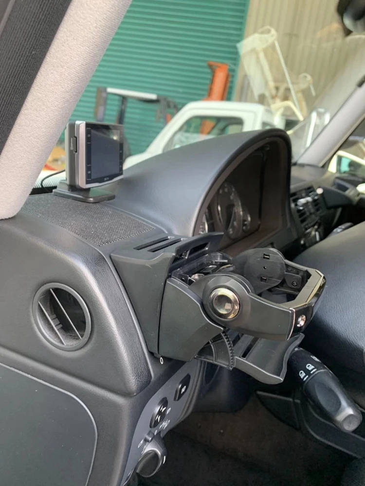 W463 CUP HOLDER11