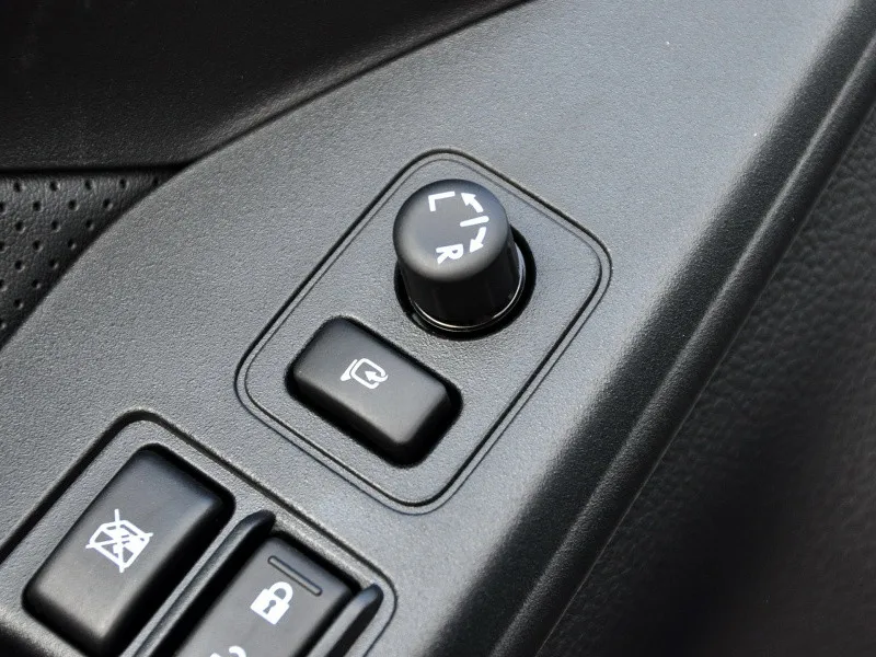 Mazda cx 5 складывание зеркал кнопка. Кнопка складывания боковых зеркал. Блок управления складывание зеркал mitsubishi pajero 2. Кнопка подогрева зеркал лансер 9. Мерседес w210 кнопка складывания зеркал.