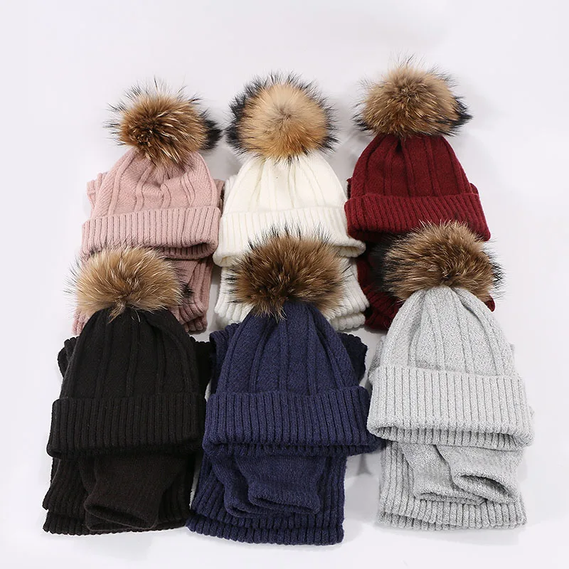 Tanie Zimowe ciepłe prawdziwe futro kapelusz z dzianiny szopa 3 sztuk pompon czapki + szalik rękawiczki 3 sztuk Skullies dziania kapelusz zestaw szalików dla mężczyzn kobieta 2019