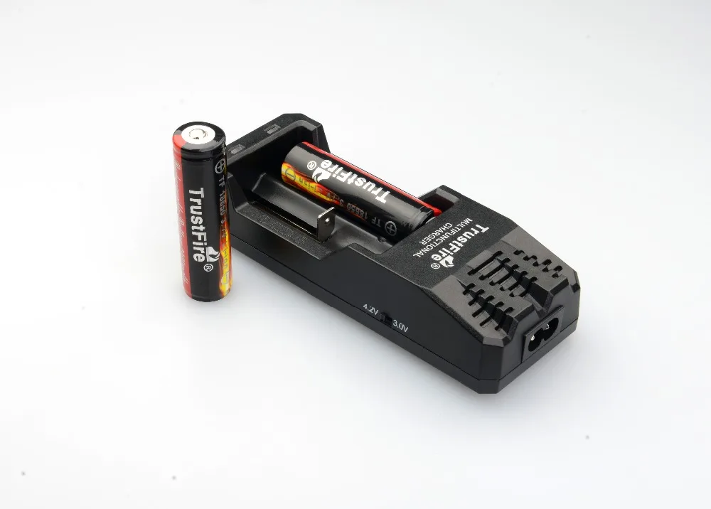 TrustFire TR-015 2 слота литий-ионная батарея зарядное устройство+ 2 шт TrustFire защищены 18650 3,7 V 2400mAh перезаряжаемые литиевые батареи