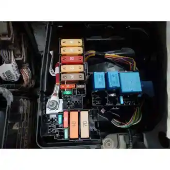 

231A00490R CASE RELAYS/FUSES RENAULT CLIO IV