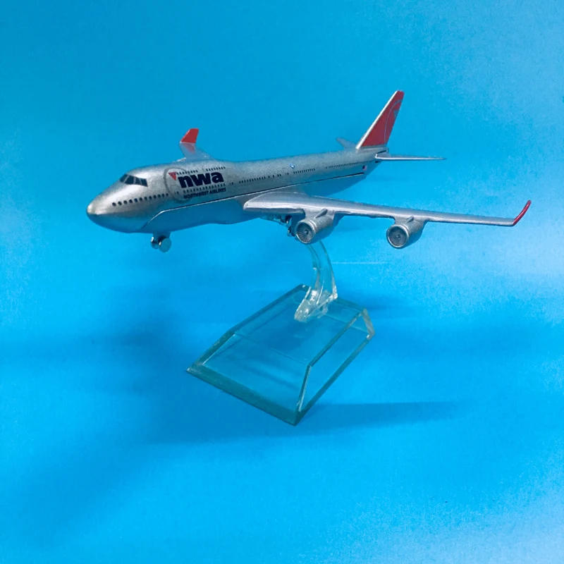 Модель самолета модель американских северо западных авиаперевозок Боинг B747 Nwa 777
