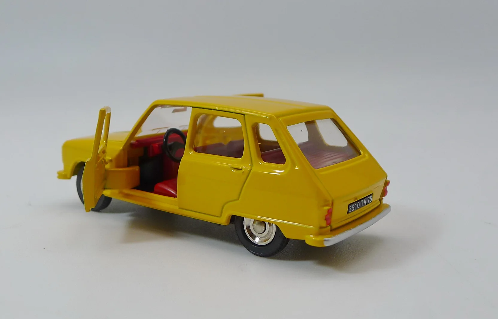 Renault 6/r6 ref 1416 at 1/43 dinky toys atlas 