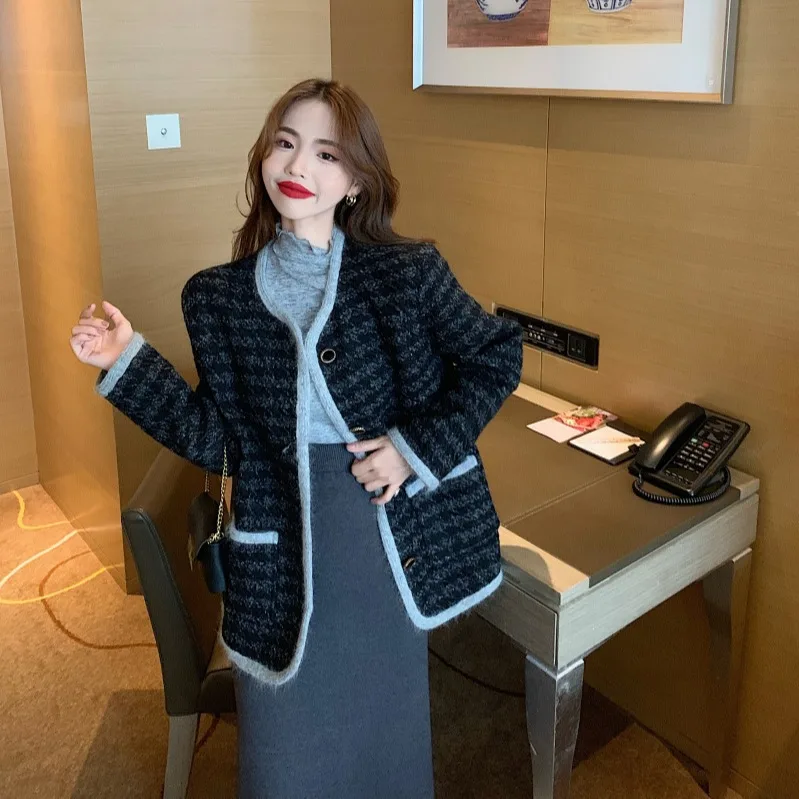 

Autumn and winter 2020 new Korean version of the French style retro mature style woven temperament coat woman