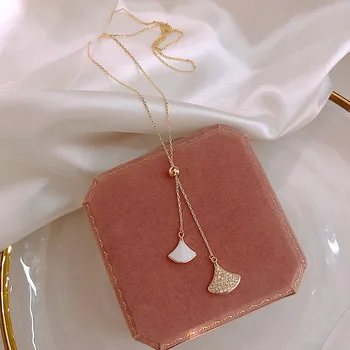 

Charm Simple High Sense Light Luxury Fan-shaped Crystal Niche Ladies Wind Neck Chain Clavicle Chain Manufacturers Wholesale