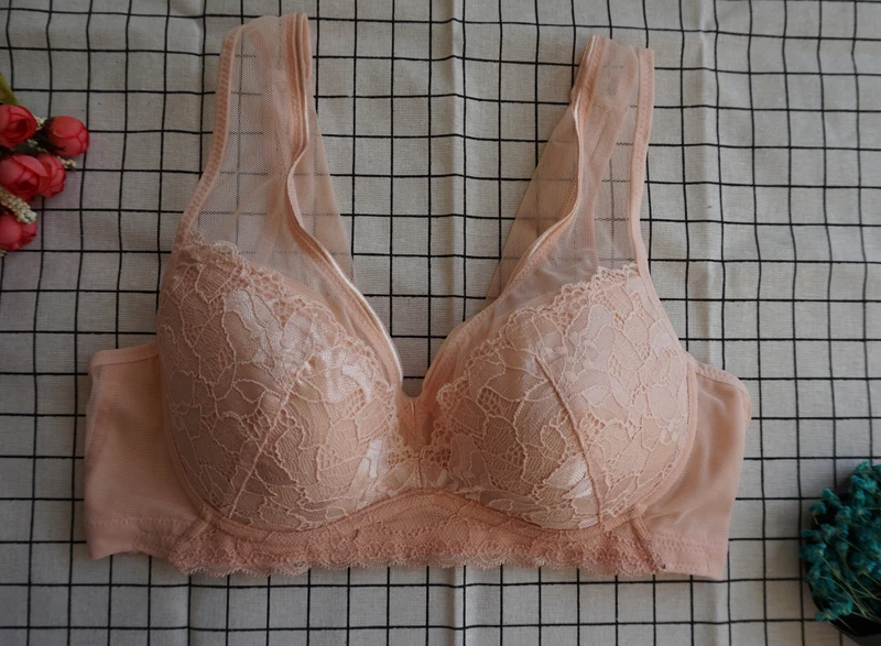 Comfortable Sexy Bras Show Charm Sexy Push Up Bra Exquisite Wire Free Women Lingerie Breathable Lace Bra Full