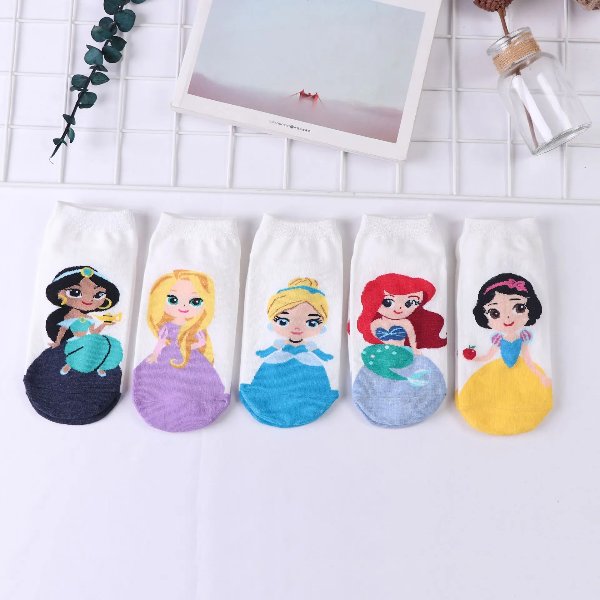 

Lovely Cotton Anime colorful Series Harajuku Kawaii Funny Socks Cute 2019 Summer Mermaid Princess Anna Patterned Socks Women