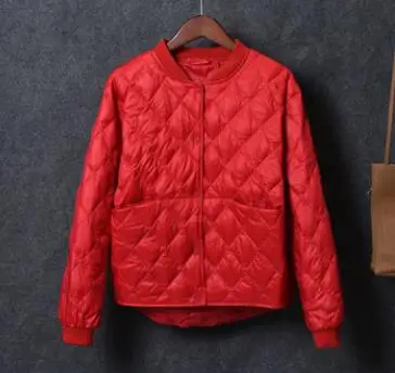 red Новинка, бейсбольный пуховик для женщин, короткий белый утиный пух, верхняя одежда, свободное повседневное пальто, ультра-светильник, пуховики, более размера - Цвет: red