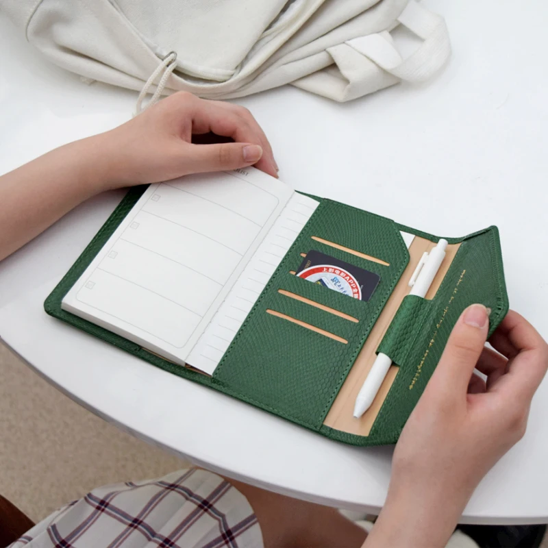 

Dragon pattern Working daily Notebook Meeting office Business Portable book Buckle design Easy to write Diary Gift B6 Notepad