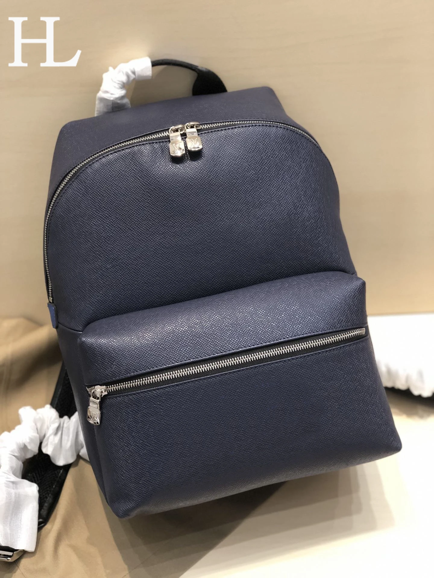 

The best quality ladies classic fashion backpack 100% leather brand famous ladies plaid casual backpack free shipping women bag