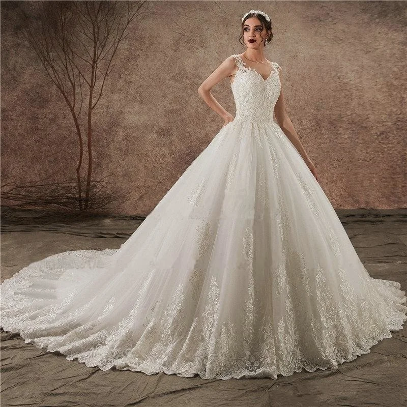 Luxury Lace Applique Handwork A Line Long Wedding Dress Sleeveless Button Back Sheer Vintage Bridal Ball Gowns
