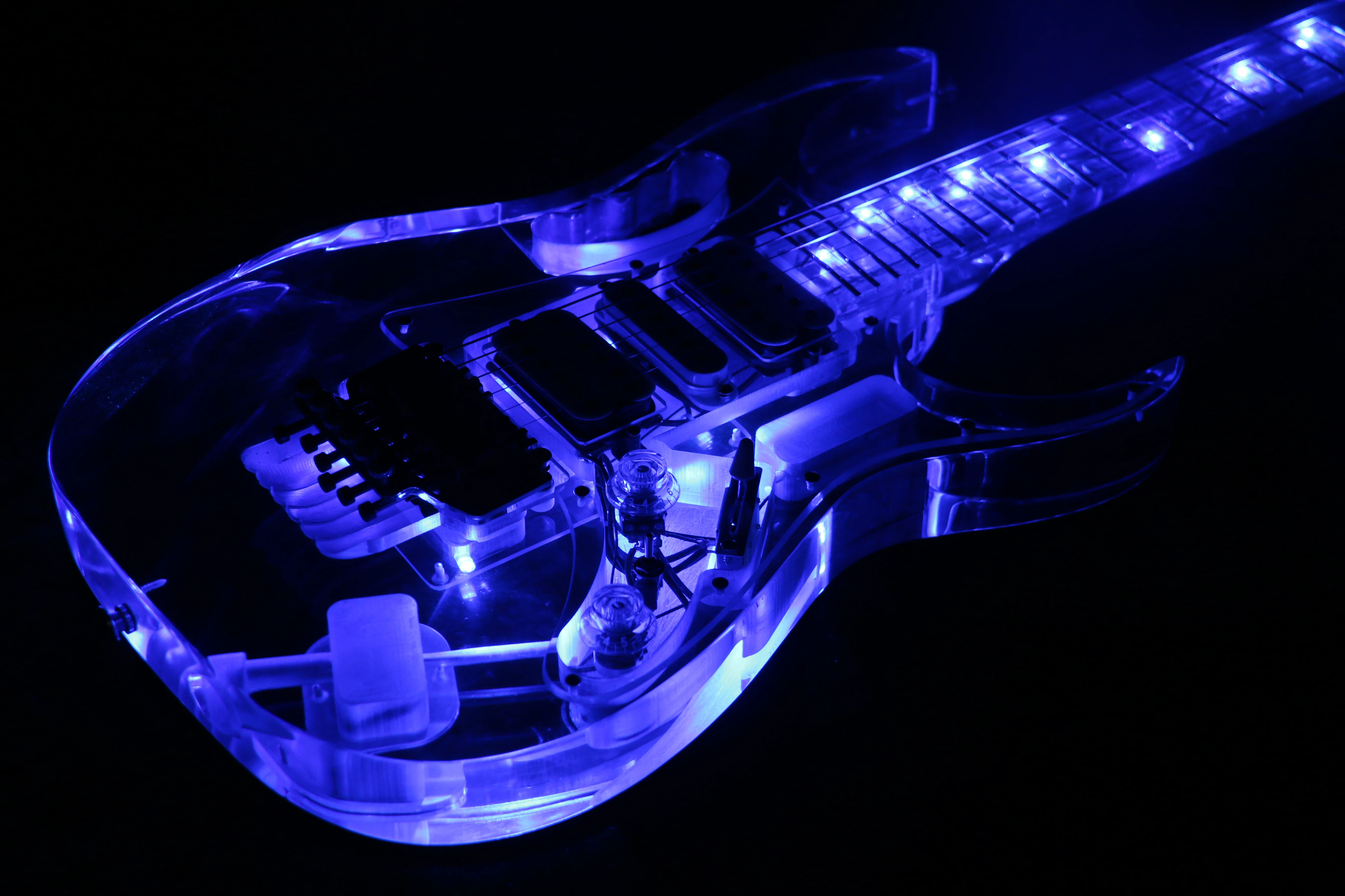 T-ED12 светодиодный свет электрогитара 7VE стиль полностью акриловый разноцветный светящийся светодиодный свет гитара с отделкой кристаллами