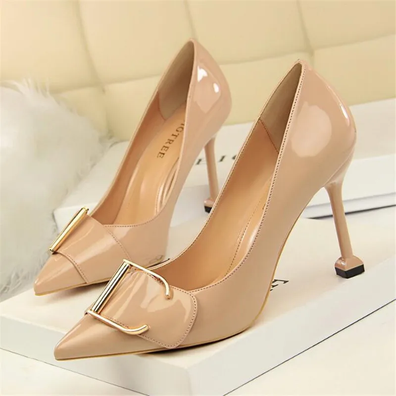 

women pumps Career 9.5CM Thin High heels Fine with High heel Patent leather Shallow mouth Pointed Toe metal belt buckle women's