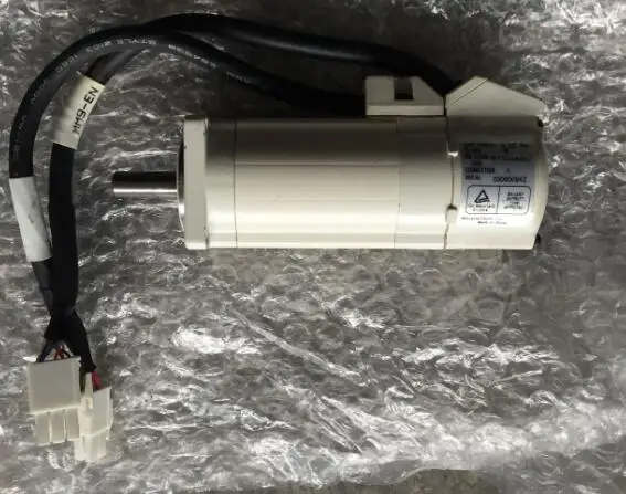 Серводвигатель MSM8A1A2G, используется один, 90% ВНЕШНИЙ ВИД, 3 месяца гарантии, быстрая