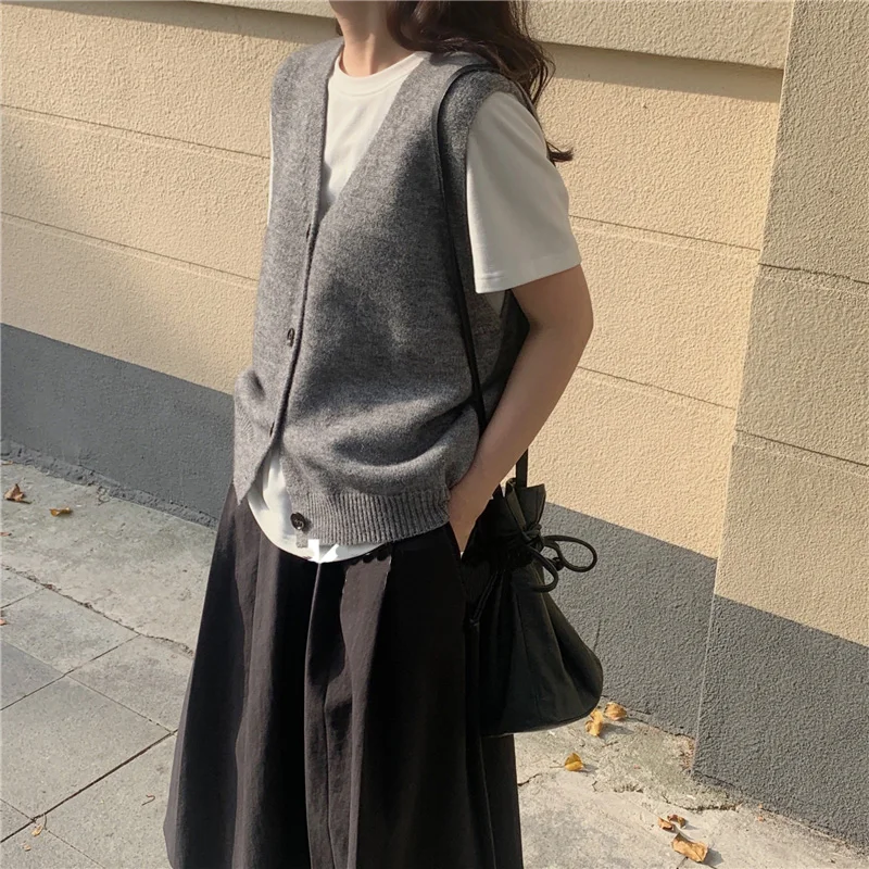 

Korean version of V-neck wool vest sleeveless waistcoat with buckle cardigan sweater coat loose college knit outer wear vest