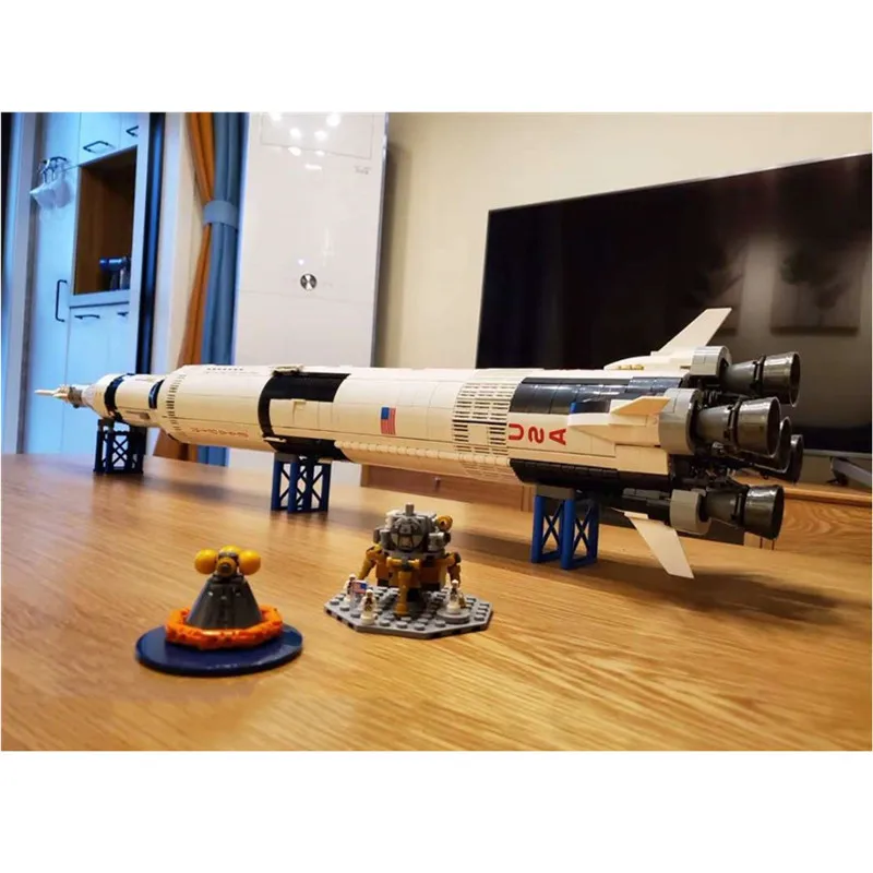 toy saturn v