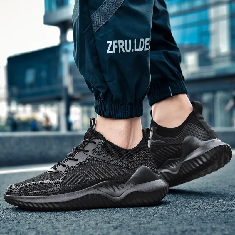 

2019 new outdoor men's flying woven running shoes high quality lace breathable casual shoes black white sneakers men
