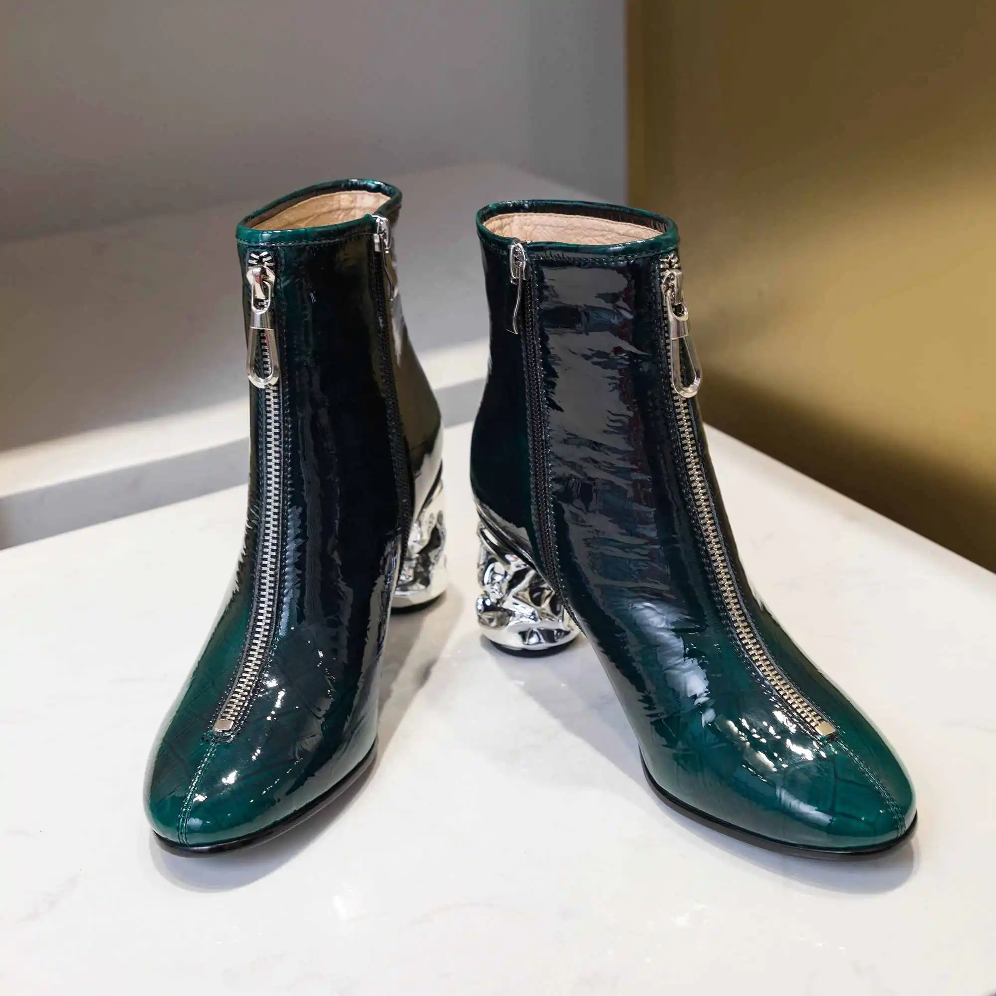 Bottes femme; обувь на высоком каблуке; женские ботильоны из лакированной коровьей кожи на молнии с круглым носком; необычная обувь на высоком металлическом каблуке; botas mujer