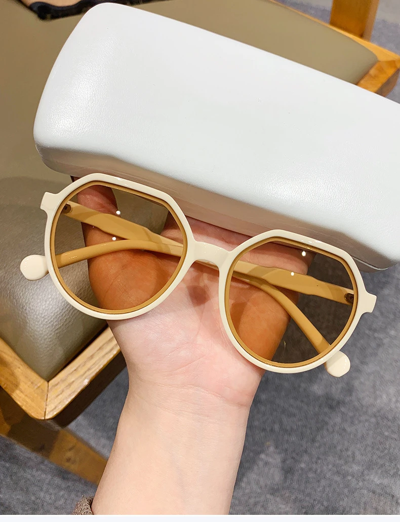 ray ban sunglasses women Ladies Small Frame Milk Tea White Sunglasses Classic Design Retro Sunglasses Small Face Sunscreen Sunglasses guess sunglasses