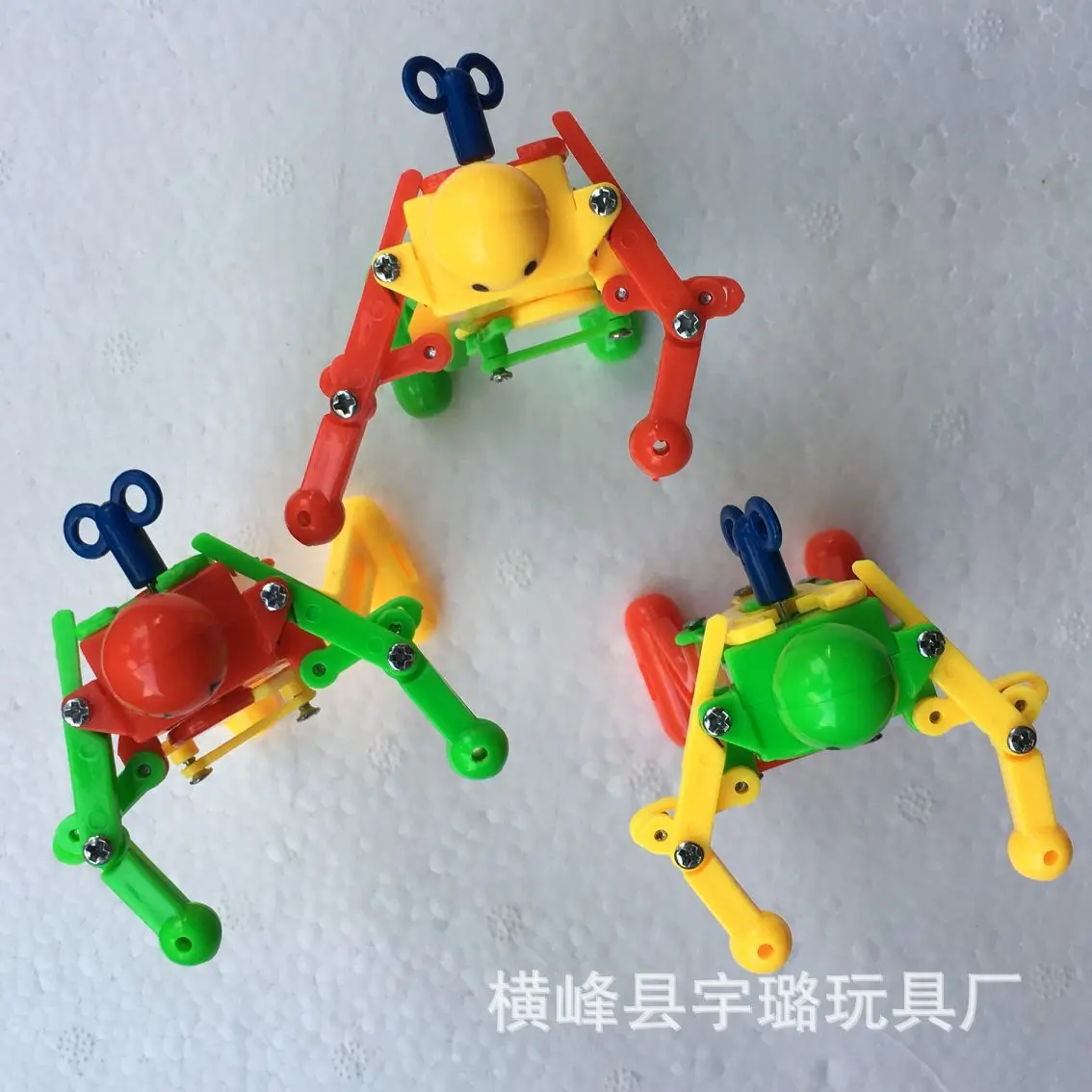 Stall Hot Selling Winding Toy Wind up Robot Spring Robot Torsion Butt Dancing Robot