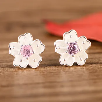 

MetJakt S925 Sterling Silver Ladies Flower Earrings Temperament Simple Personality Earrings
