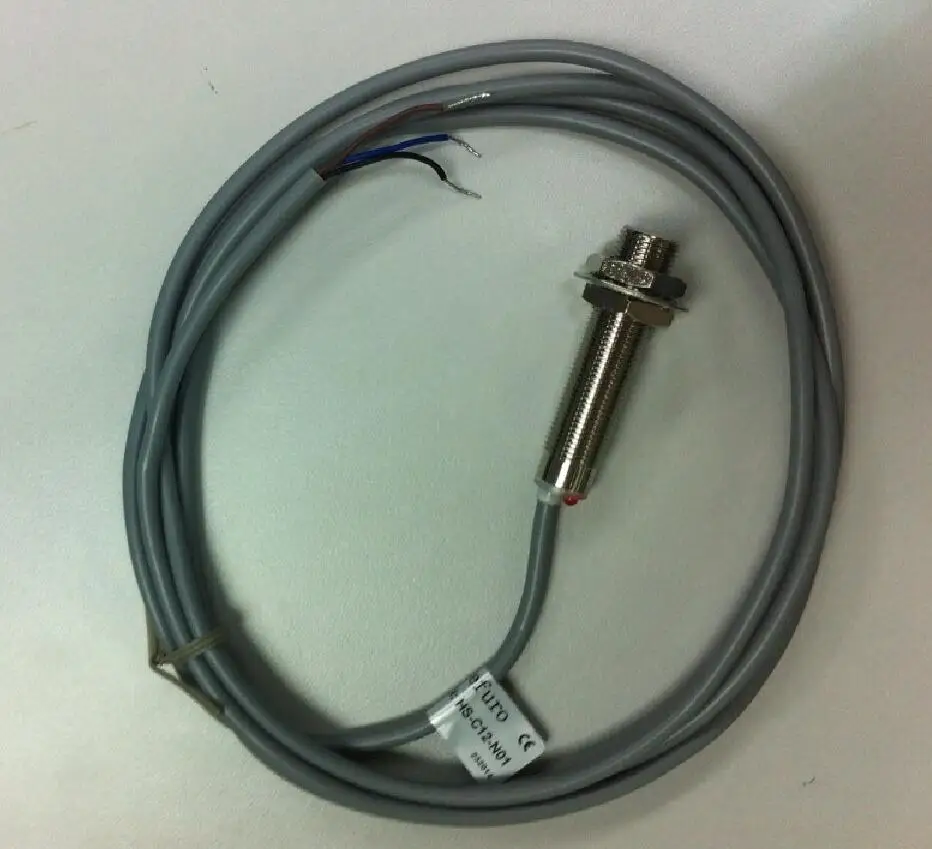

Proximity sensor for plasma torch holder proximity sensor