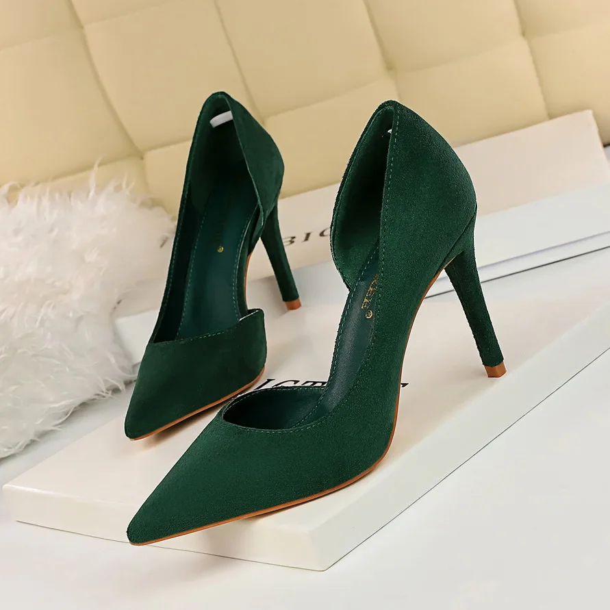 IMG_5577裁图鞋子放大一点点不覆盖_调整大小