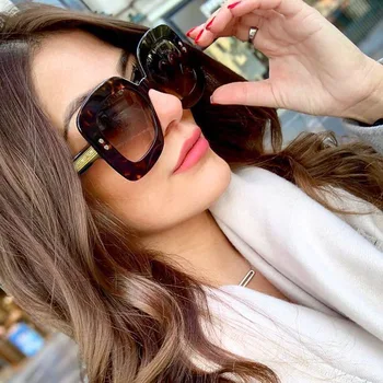 

2020 Fashion Famous Luxury Brand Designer Vintage Oversized Square Sunglasses Women Rivet Frame CP Metal Leg Sun Glasses UV400