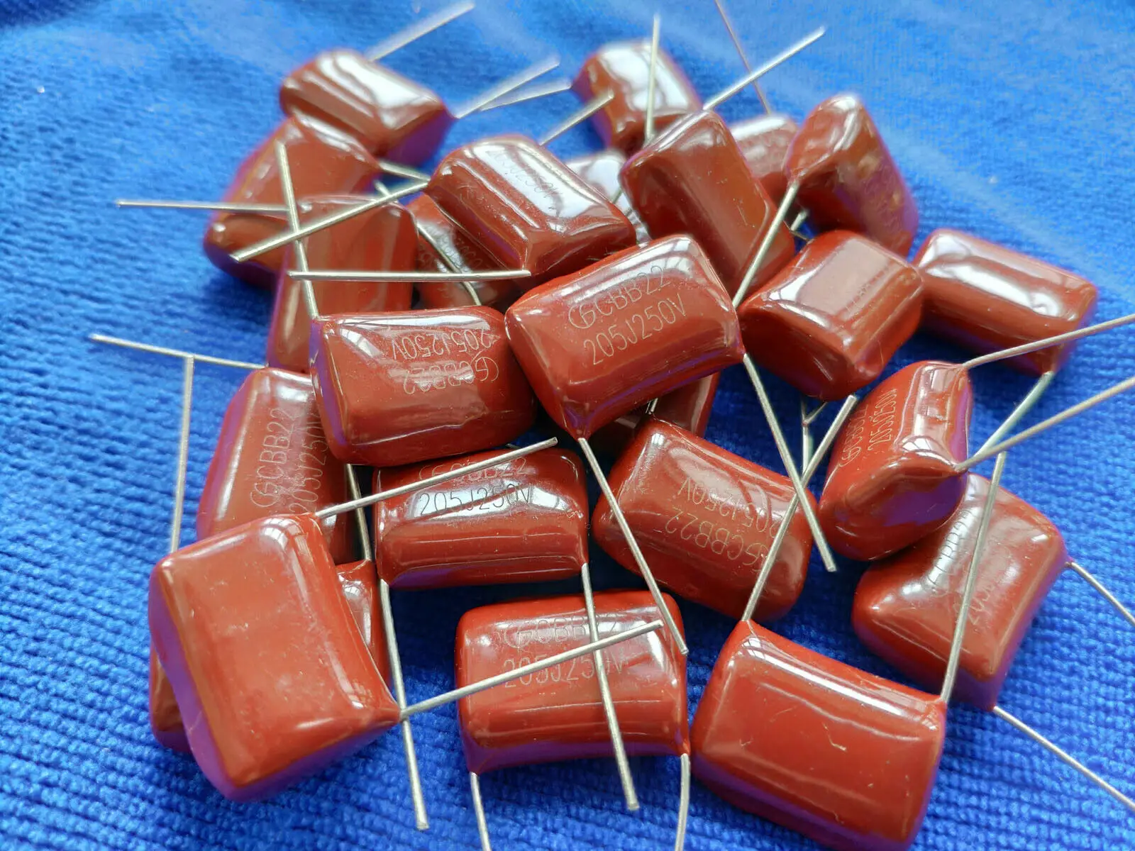 US Stock 50/100pcs CBB Metallized Film Capacitor 104/105/125/155/205/224/225/305/474/684J/k 250V