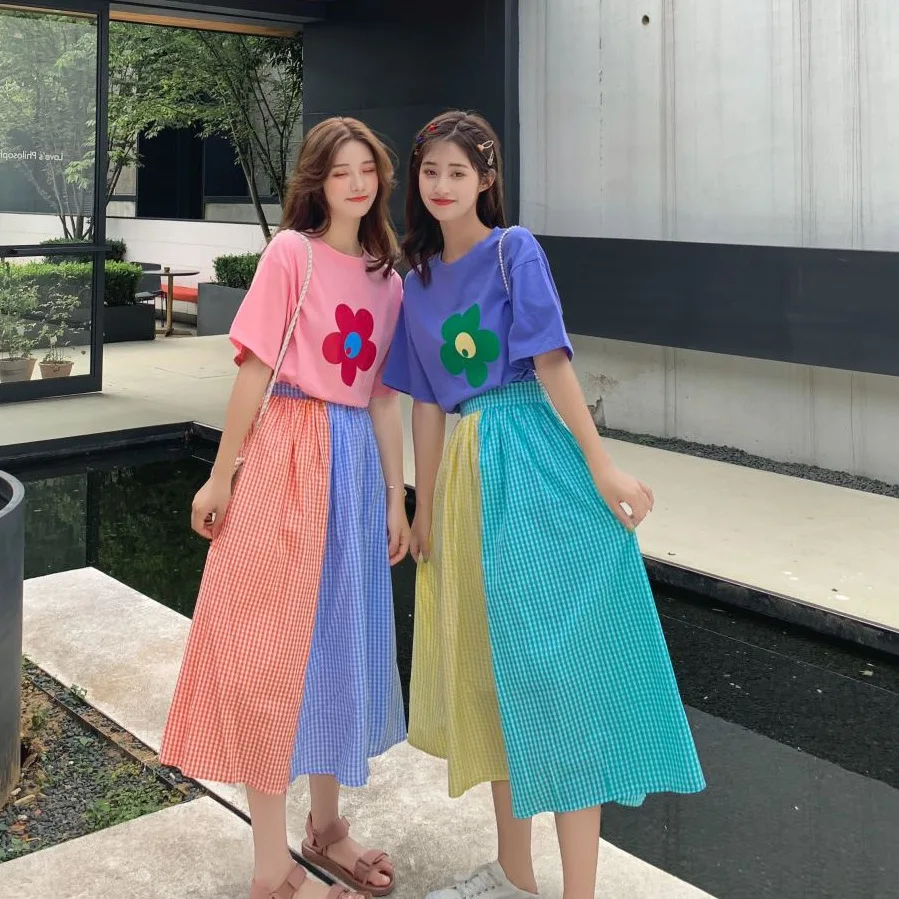 

Photo Shoot INS Weep Yafeng Sweet Contrast Color Plaid Stitching High-waisted Big Hemline Skirt Small Flower Loose-Fit T-shirt W