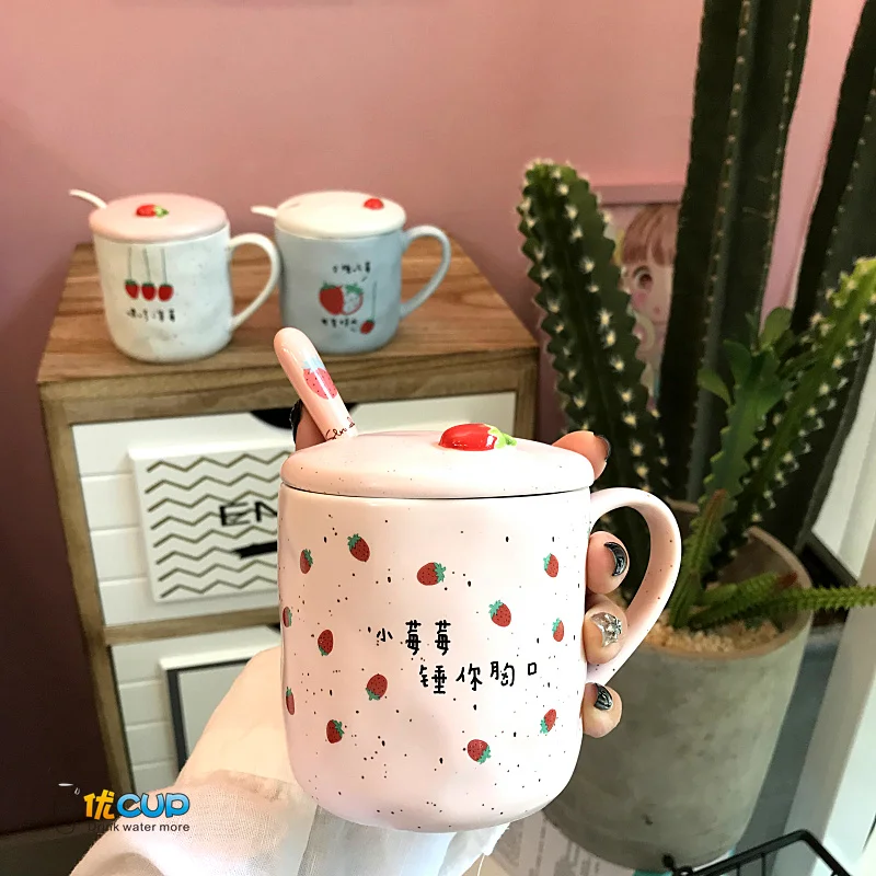 Мультяшная Клубничная чашка для воды, кружка, керамическая чашка с крышкой с ложкой, Офисная Рождественская кружка для девушек, студенток, клубника BB50MK