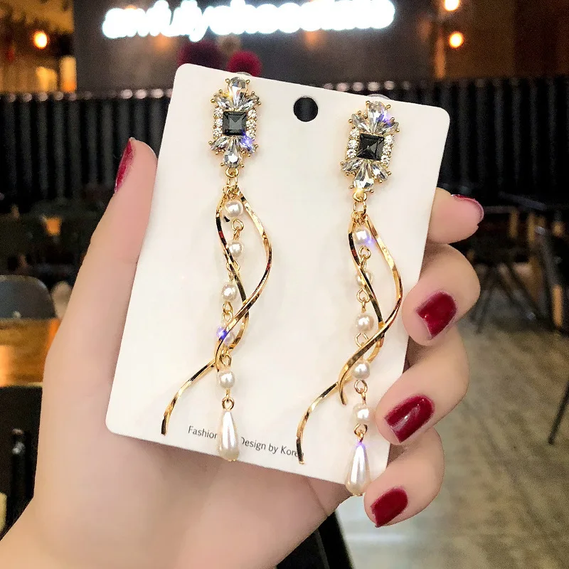 10107996445_1926097602