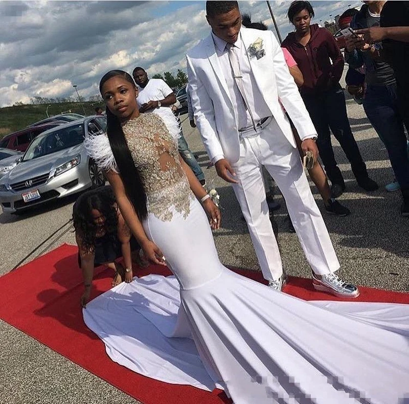 

Elegant Plus Size Mermaid Prom Dresses With Sheer Neck Sweep Train White Feathers Lace Sexy Evening Occasion For Black Girl