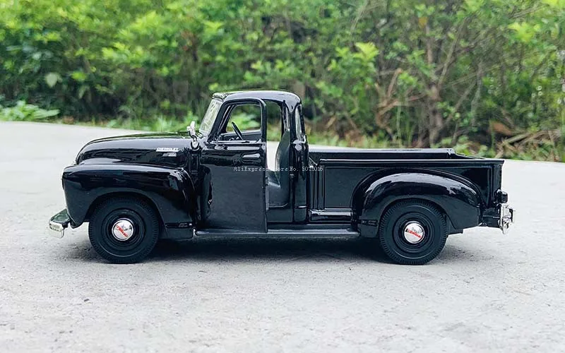 Maisto 1:25 1950 Chevrolet 3100  Pickup black simulation alloy car model crafts decoration collection toy tools gift