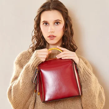 

2019 New Retro Leather One Shoulder Female Cowhide Portable Diagonal Bag Korean Version of The Small Backpack