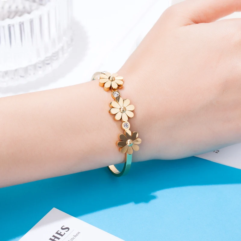 Crystal And 3 Chrysanthemum Shape Bracelets & Bangle Stainless Steel Spring Open Gold Color Bangle For Women Brand Jewelry bangle bracelet crystal bracelets stainless steel bracelet