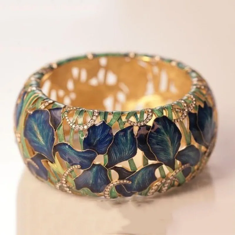 5de4f04348330bcbea62b39b-original_1