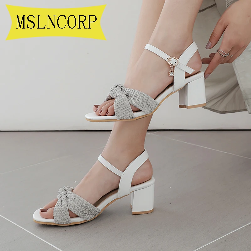 

Женские босоножки с перекрестной шнуровкой и бусинами, летние сандалии с открытым носком, женские туфли с квадратным каблуком, женская обувь, Новинка