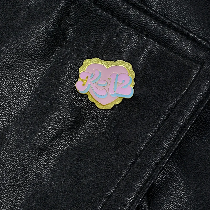 Носите наклейки на любую куртку или сумку с эмалью от melnie Martinez ...