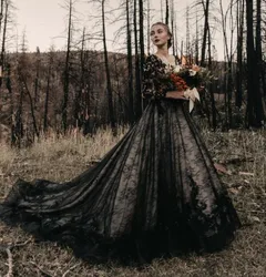 2021 Gothic Black Vintage Wedding Dress V Neck Lace Appliques Tulle Illusion Backless Bride Gown Robe De Soirée De Mariage