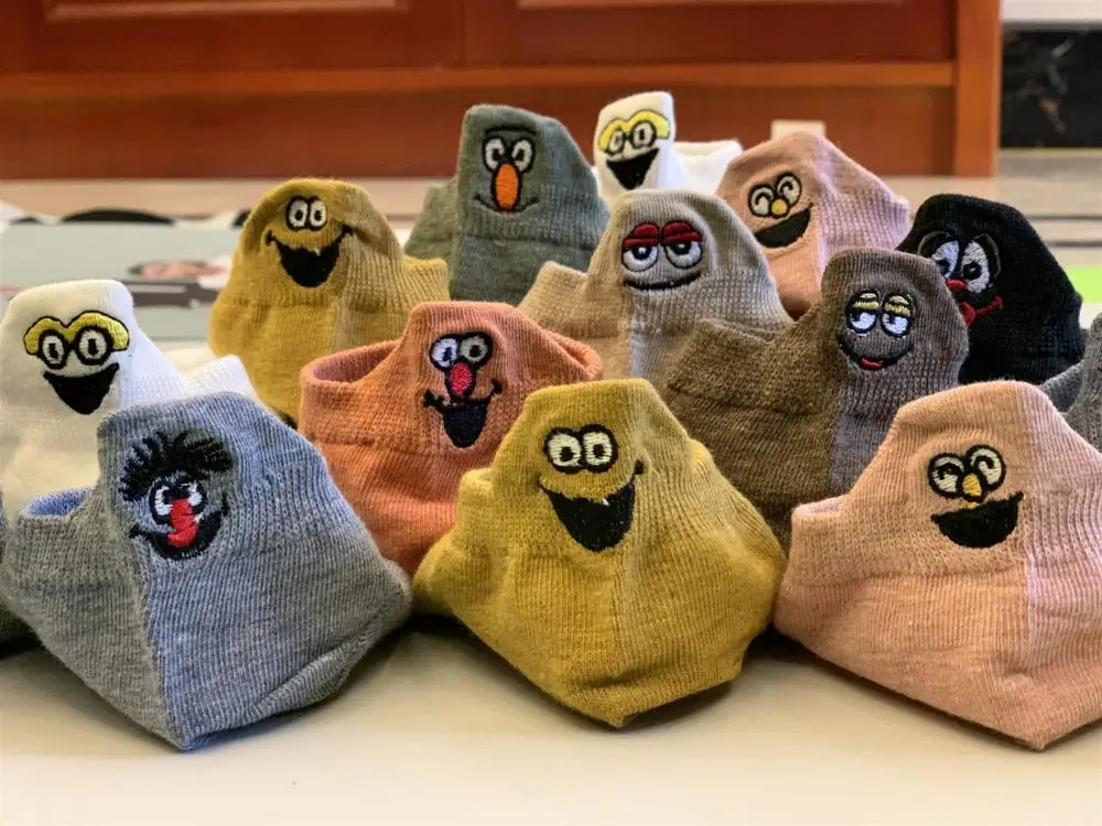 Модные женские носки; Новинка года; сезон весна; 4 пары; хлопковые цветные носки до щиколотки для девочек; Новинка; модные повседневные забавные носки с милым сердцем