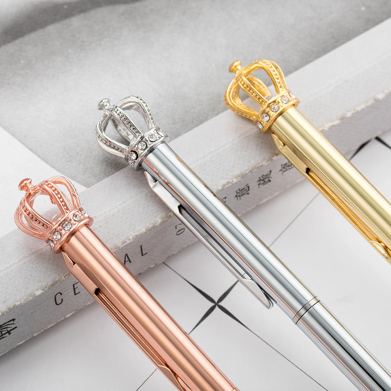1 PCS Ballpoint Pen Crystal Shiny Metal Crown Interesting Ball School Stationery School Office Supply