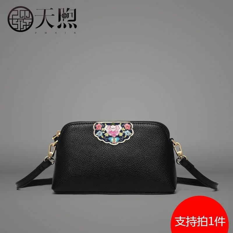

Slung Small Bag Female 2019 Joker Mini Embroidery Single Shoulder Female Baotou Layer Cowhide Hand Take Bag Hand Bag