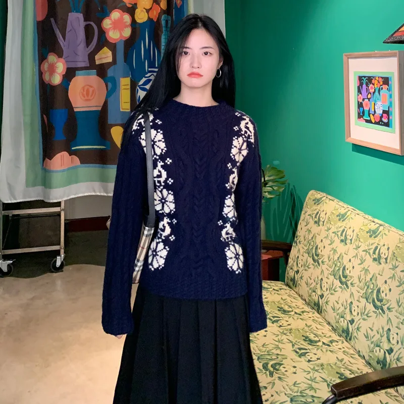

Women's knitted Sweaters Niche Pattern Woven Round Neck Autumn And Winter Loose Pullover Ancient Twist Sweater Coat