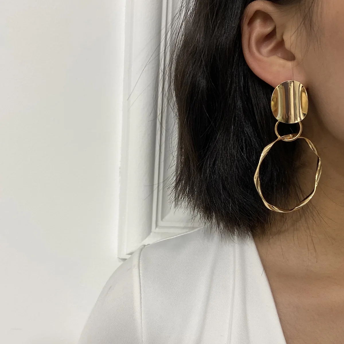 

Stud Fashion Personality Exaggerated Twisted Metal Alloy Earrings European and American Cross-Border Fashion Earrings Female