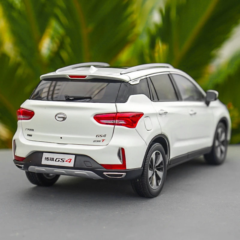 1 24 масштаб GAC Trumpchi GS4 белая литая модель автомобиля с небольшим подарком